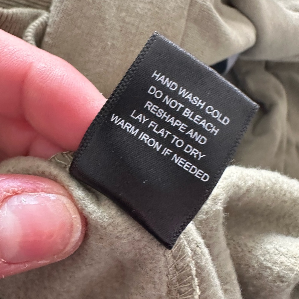 *GUC*Sz M*Solutions*sweater - Picture 2 of 5